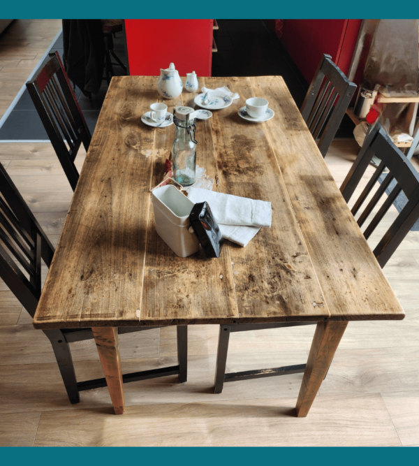 Une ancienne table de campagne – Image 7