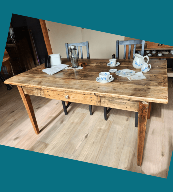 Une ancienne table de campagne – Image 4