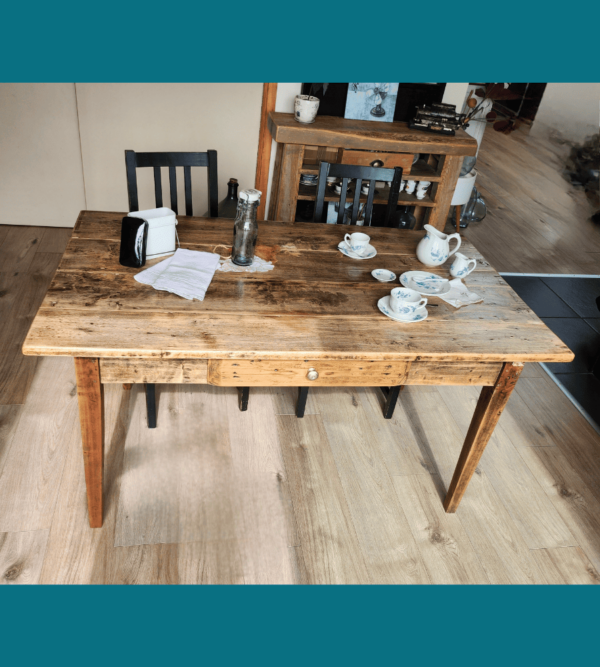 Une ancienne table de campagne – Image 3