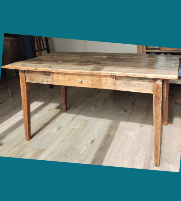 Une ancienne table de campagne – Image 17