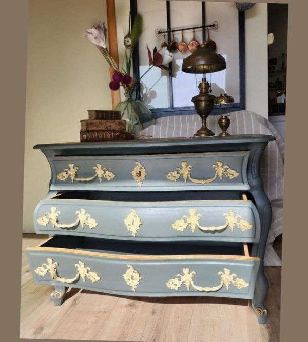 Une commode bordelaise de style Louis XV – Image 2