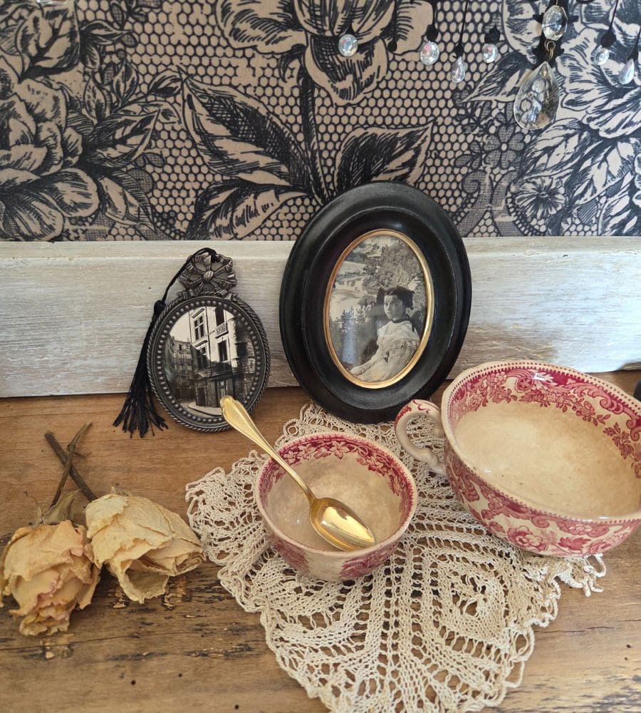 Un ancien médaillon avec un motif en forme de nœud – Image 14