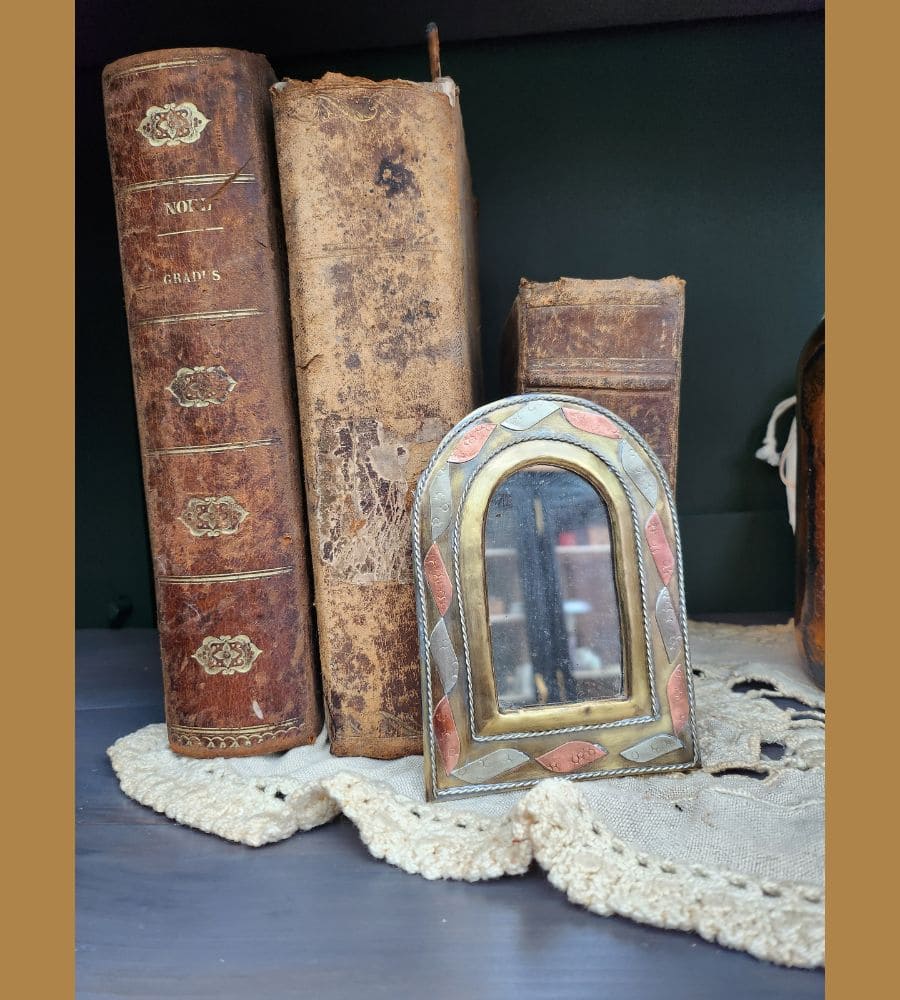 Un ancien miroir oriental en laiton – Image 4