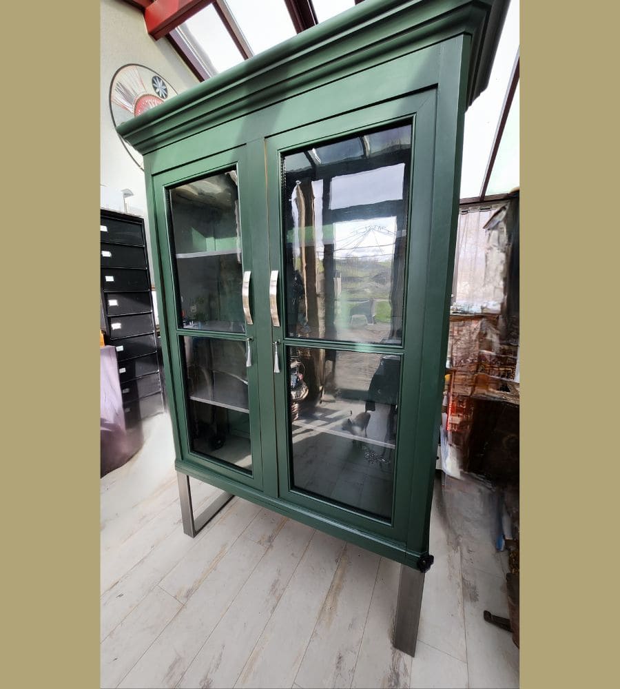 Une ancienne vitrine sur pieds acier – Image 15