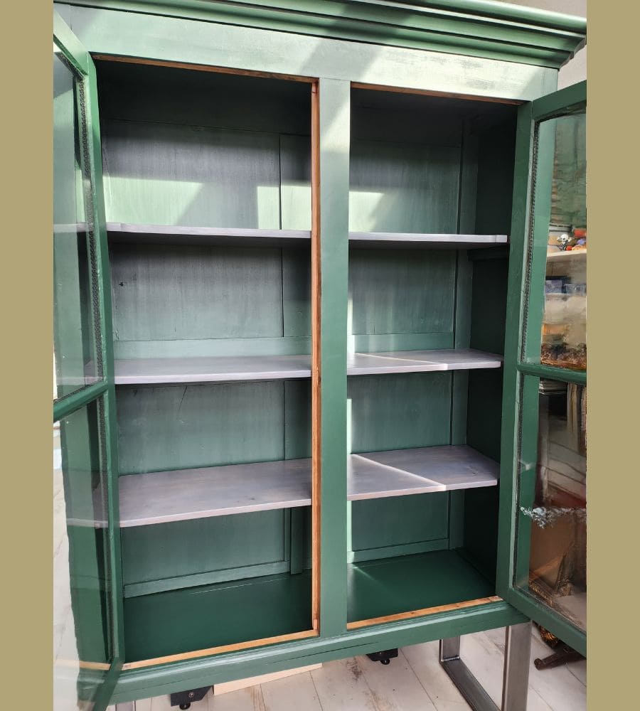 Une ancienne vitrine sur pieds acier – Image 9