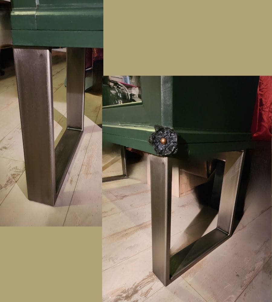 Une ancienne vitrine sur pieds acier – Image 8