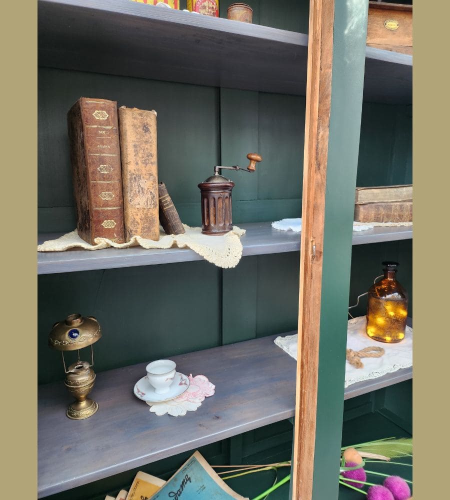 Une ancienne vitrine sur pieds acier – Image 5