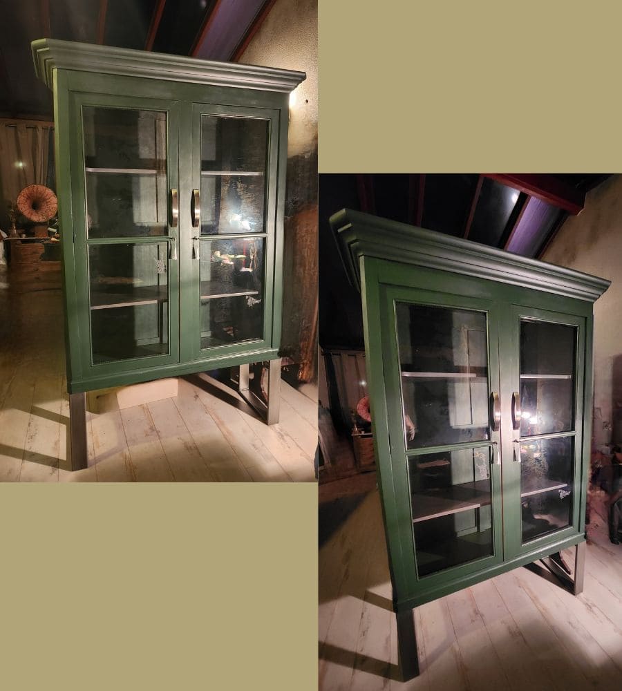 Une ancienne vitrine sur pieds acier – Image 13