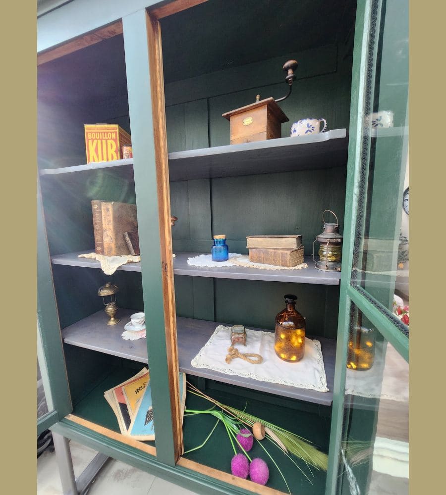 Une ancienne vitrine sur pieds acier – Image 20