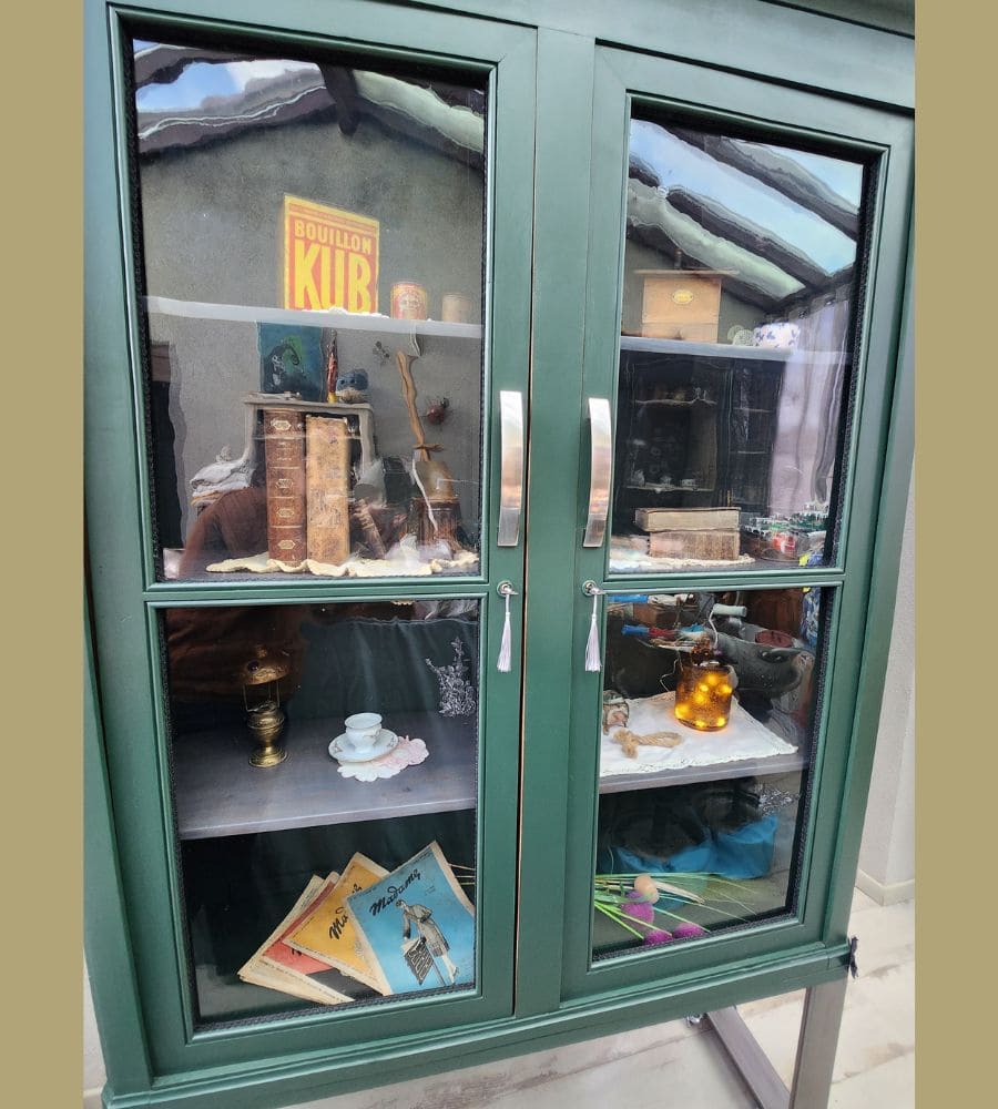 Une ancienne vitrine sur pieds acier – Image 19