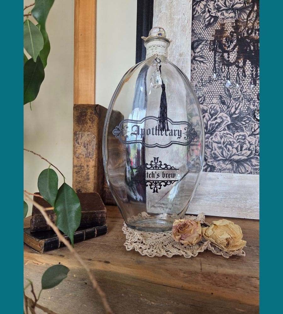 Une grande bouteille ovale en verre – Image 2