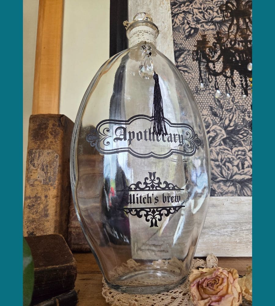 Une grande bouteille ovale en verre – Image 4