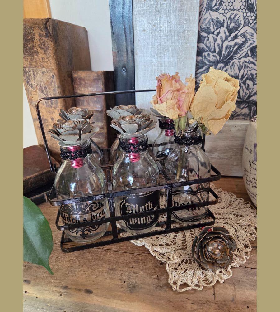 Un panier en métal et ses 6 flacons en verre – Image 3