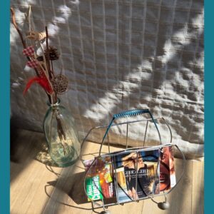 Un porte vinyles vintage, porte magasines