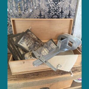 Un stéréoscope (visionneuse) et ses 25 clichés anciens