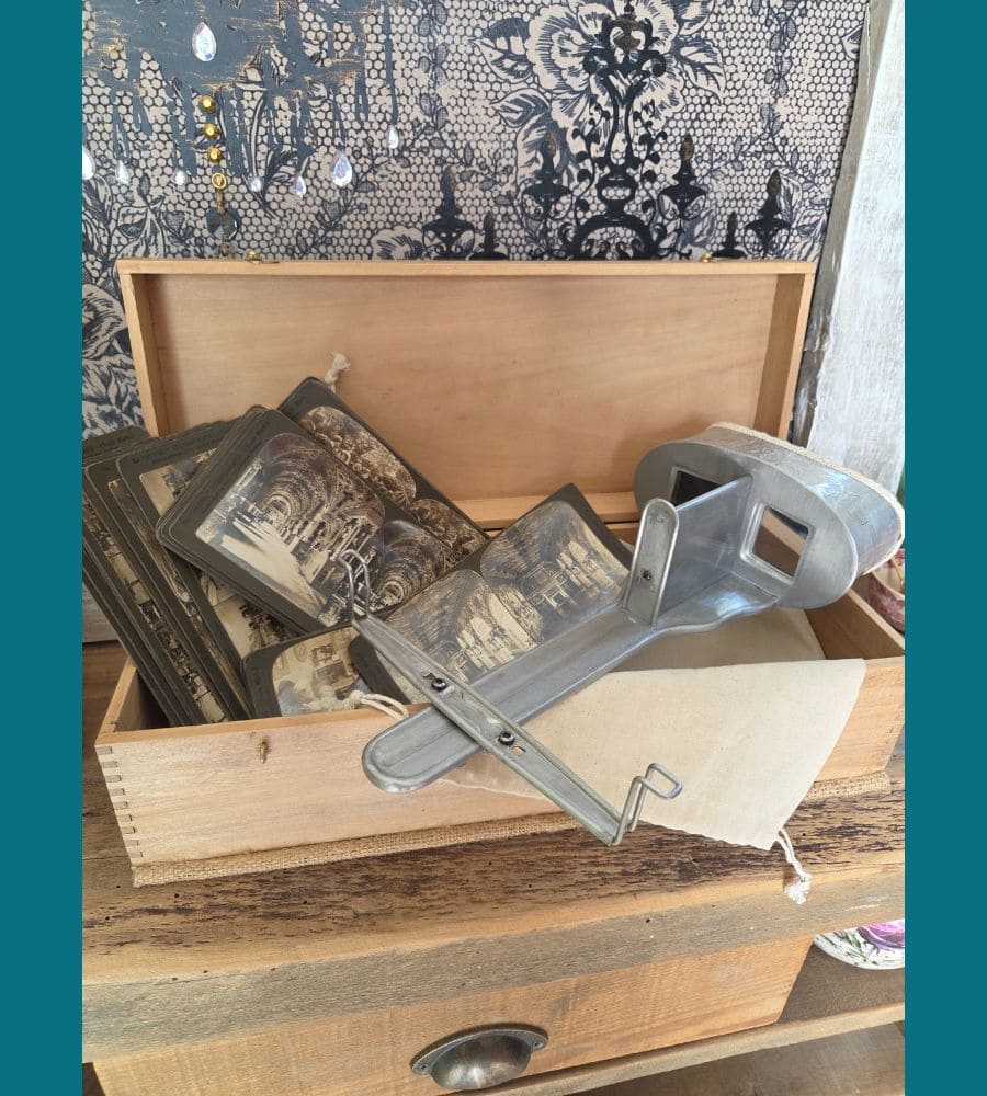 Un stéréoscope (visionneuse) et ses 25 clichés anciens