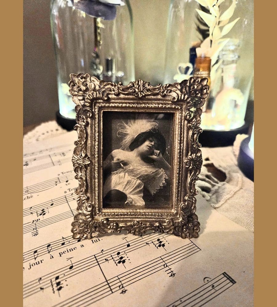 Un charmant mini cadre ambiance 1900'