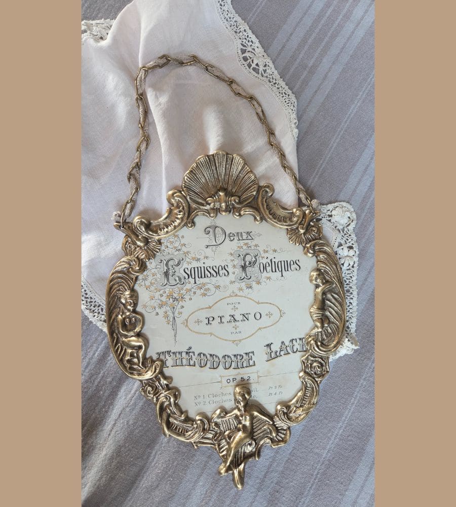 Un cadre en laiton aux angelots dansants – Image 5